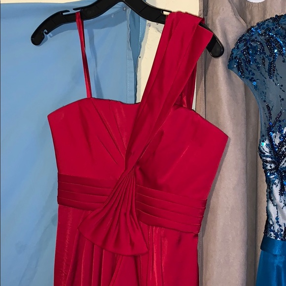 BCBG MAXAZRIA Cherry Red one-shoulder formal gown - Picture 9 of 9